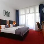 Hotel Lindenufer 3*