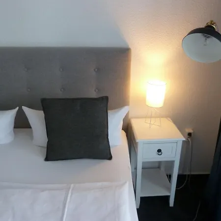 Lindenufer Otel 3*