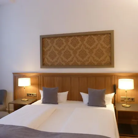 Lindenufer Otel 3*